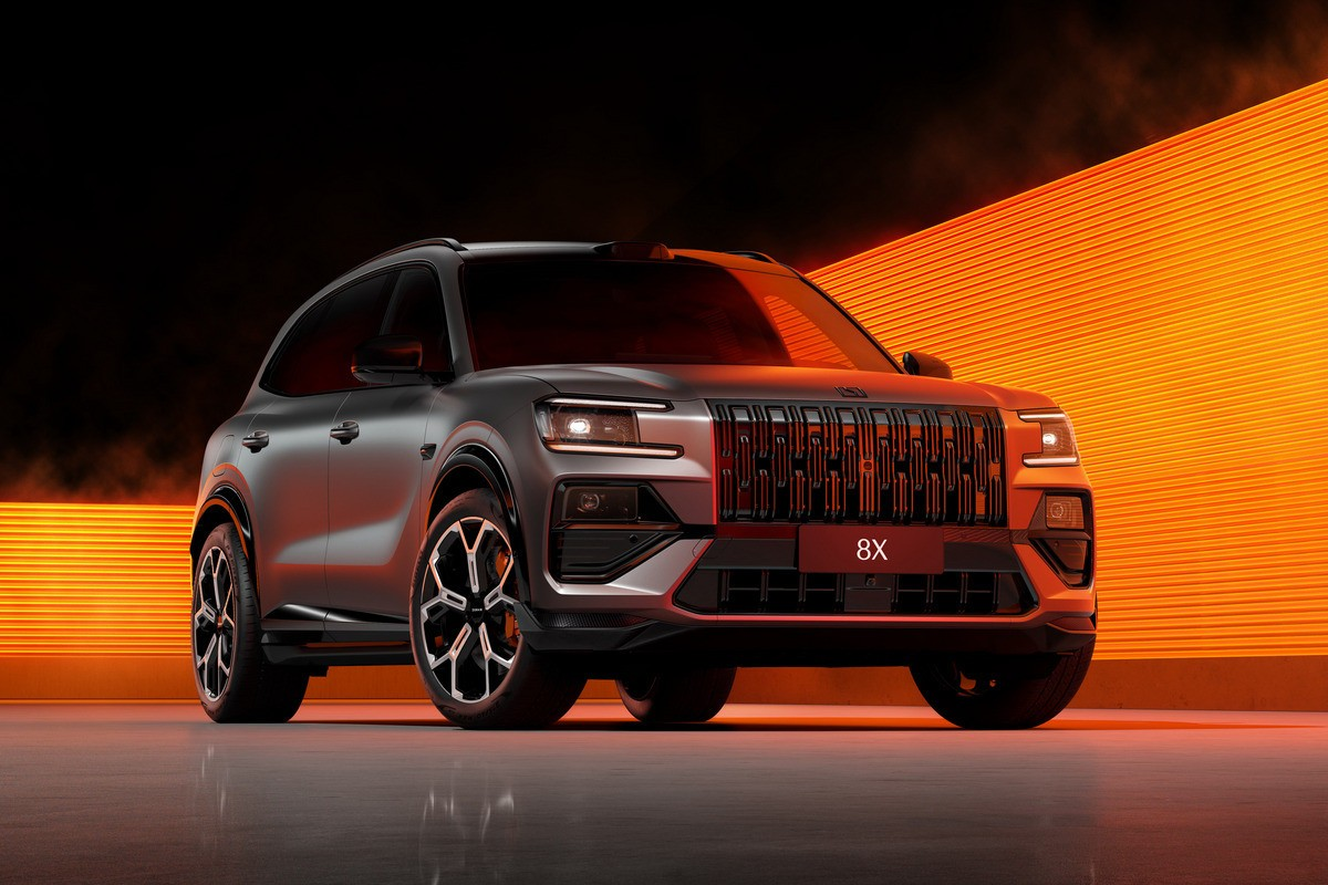 Топовый вариант исполнения нового кроссовера Zeekr 8X –  версия Dawn (Yaoying) с черной решеткой радиатора и тормозами  Brembo