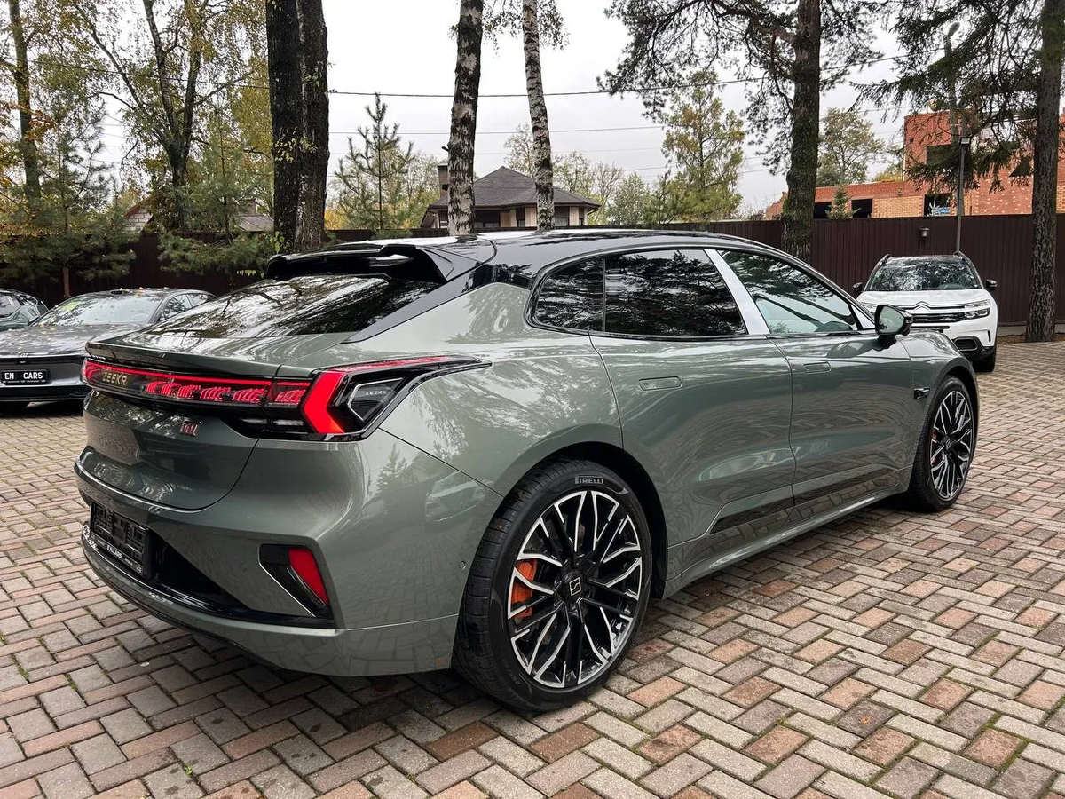 Zeekr 01 – один из самых популярных в России электрокаров