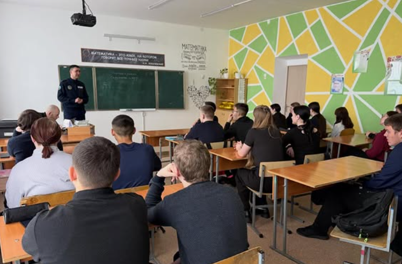 «Это легко» может давить, потому что если не понимаешь — кажется, что проблема в тебе, а не в задаче.