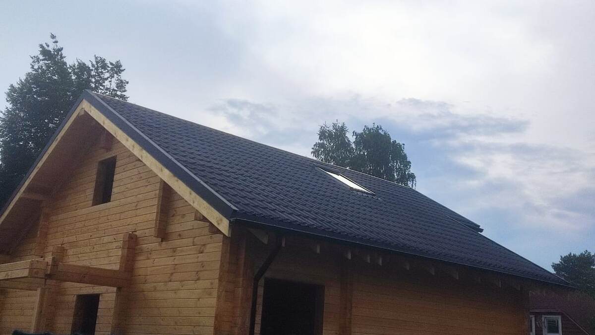 Пимер монтажа бесшумной кровли гумибо на доме в Смоленской области. 