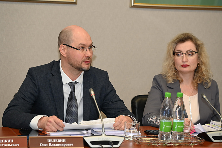    Олег Пелевин: «В ряде отраслей выявлены риски снижения финансовой устойчивости».   
Фото: gossov.tatarstan.ru