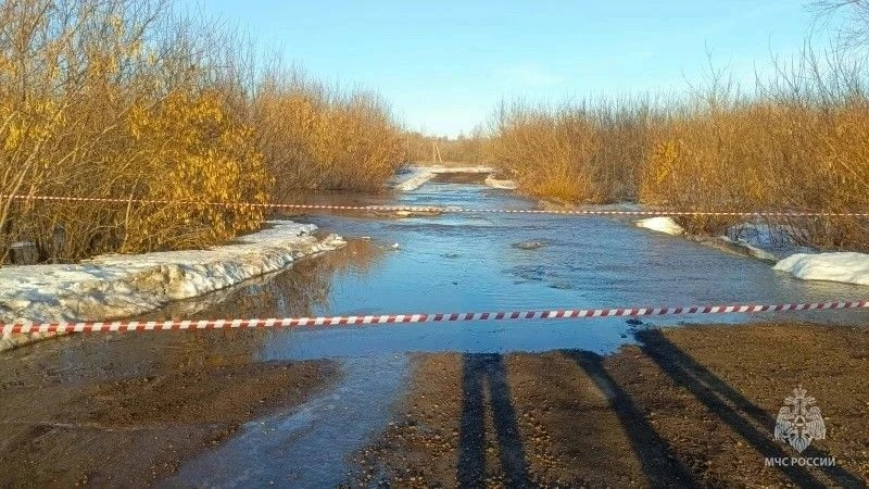     Республикала юлдар, күперҙәр һыу аҫтында ҡалған