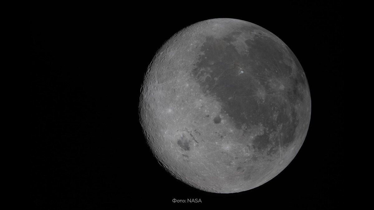    NASA показало облет Луны астронавтами корабля Orion