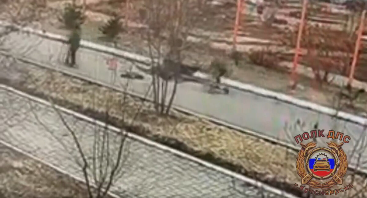     8-летний мальчик на электросамокате сбил сверстника в Красноярске