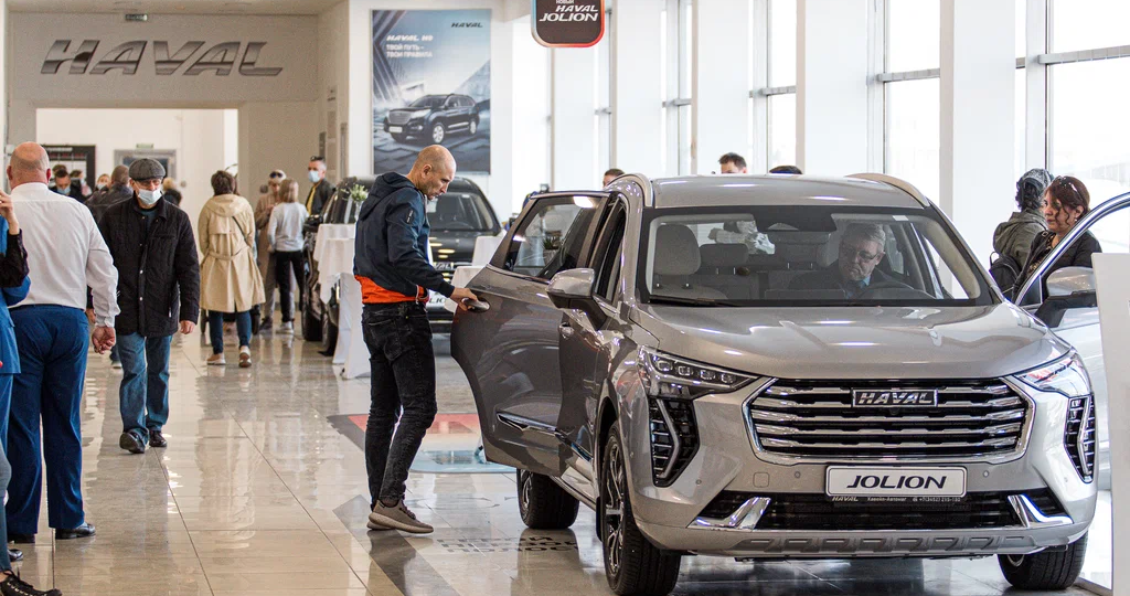 Продажи автомобилей резко оживились – но это еще не значит, что сейчас самое время покупать