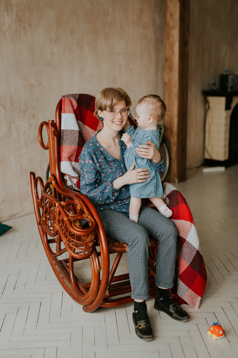 Фоточка как раз из того периода, тут дочери около года.