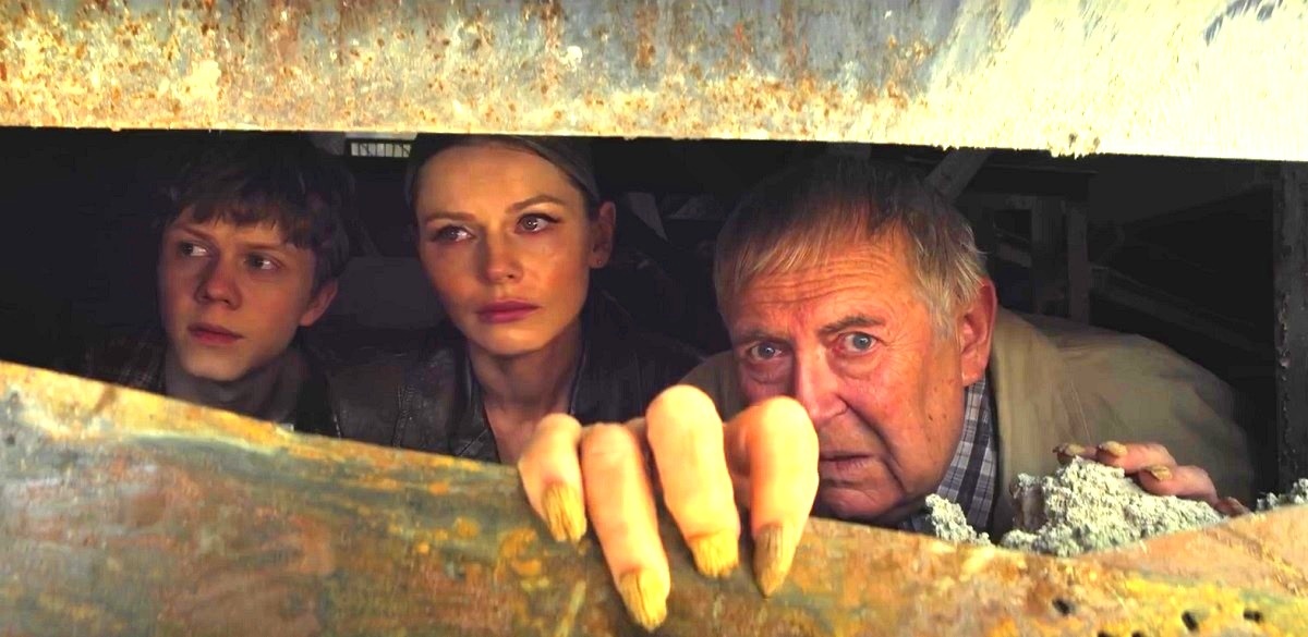 - Пс-с! Пацанчик! Хороший российский сериал про вампиров надо? 