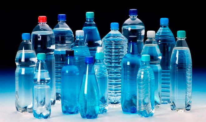 В МГУ выяснили, что вода в пластиковой таре почти не содержит микропластик