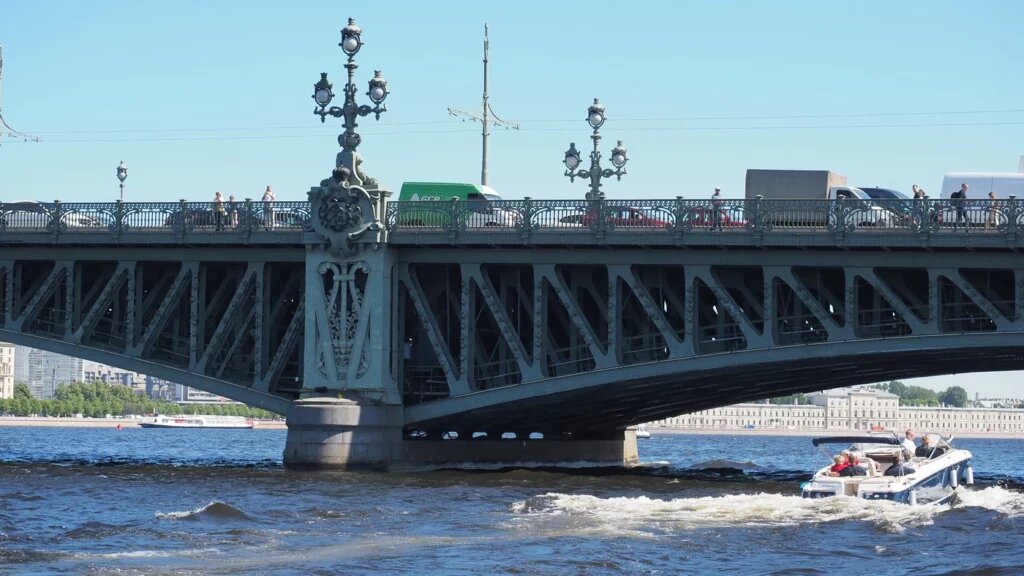 Троицкий мост на Неве