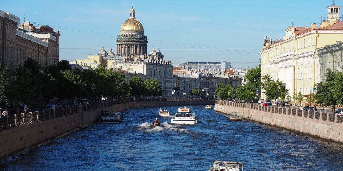 Вид на Мойку с Поцелуева моста: Исаакиевский собор и Юсуповский дворец