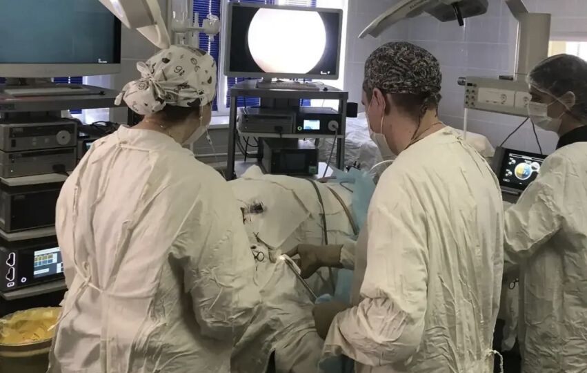 Онкохирурги из Читы впервые на Дальнем Востоке провели операцию на «щитовидке» без разреза