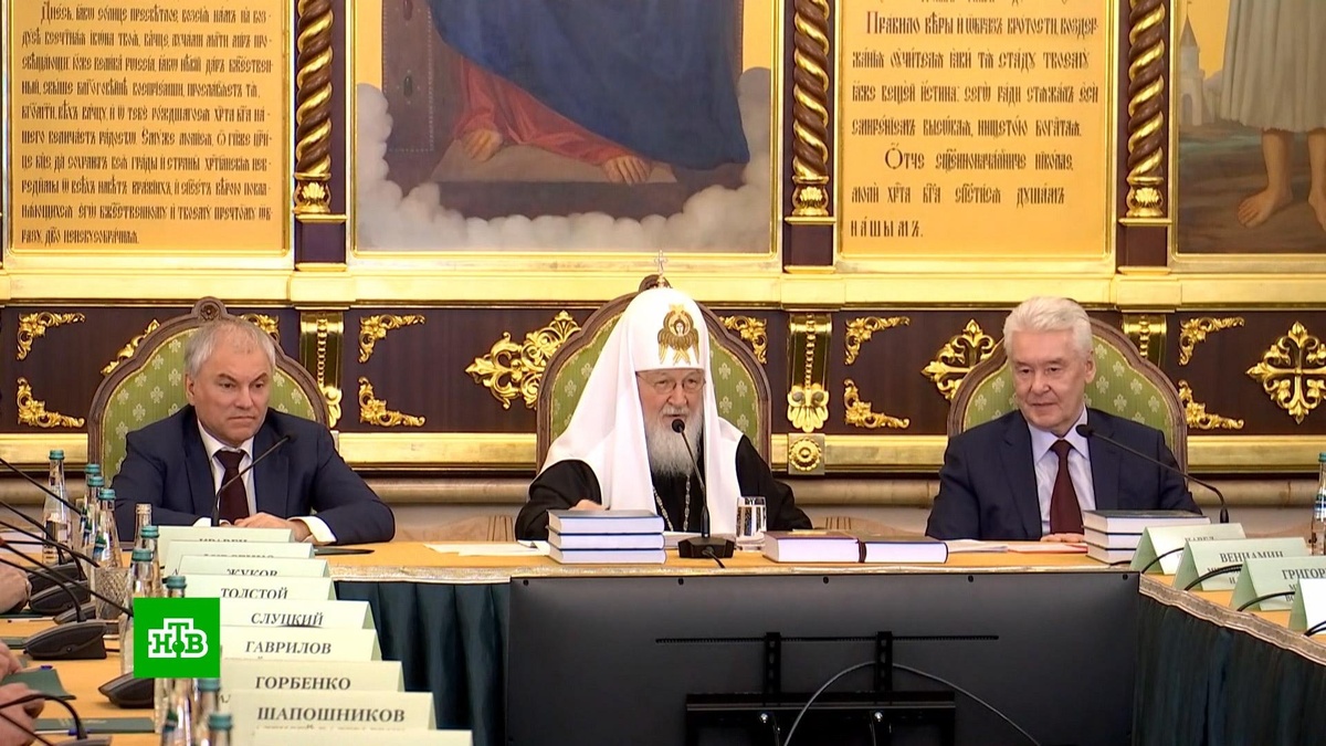    Реставрацию золотых крестов храма Христа Спасителя завершат к Пасхе