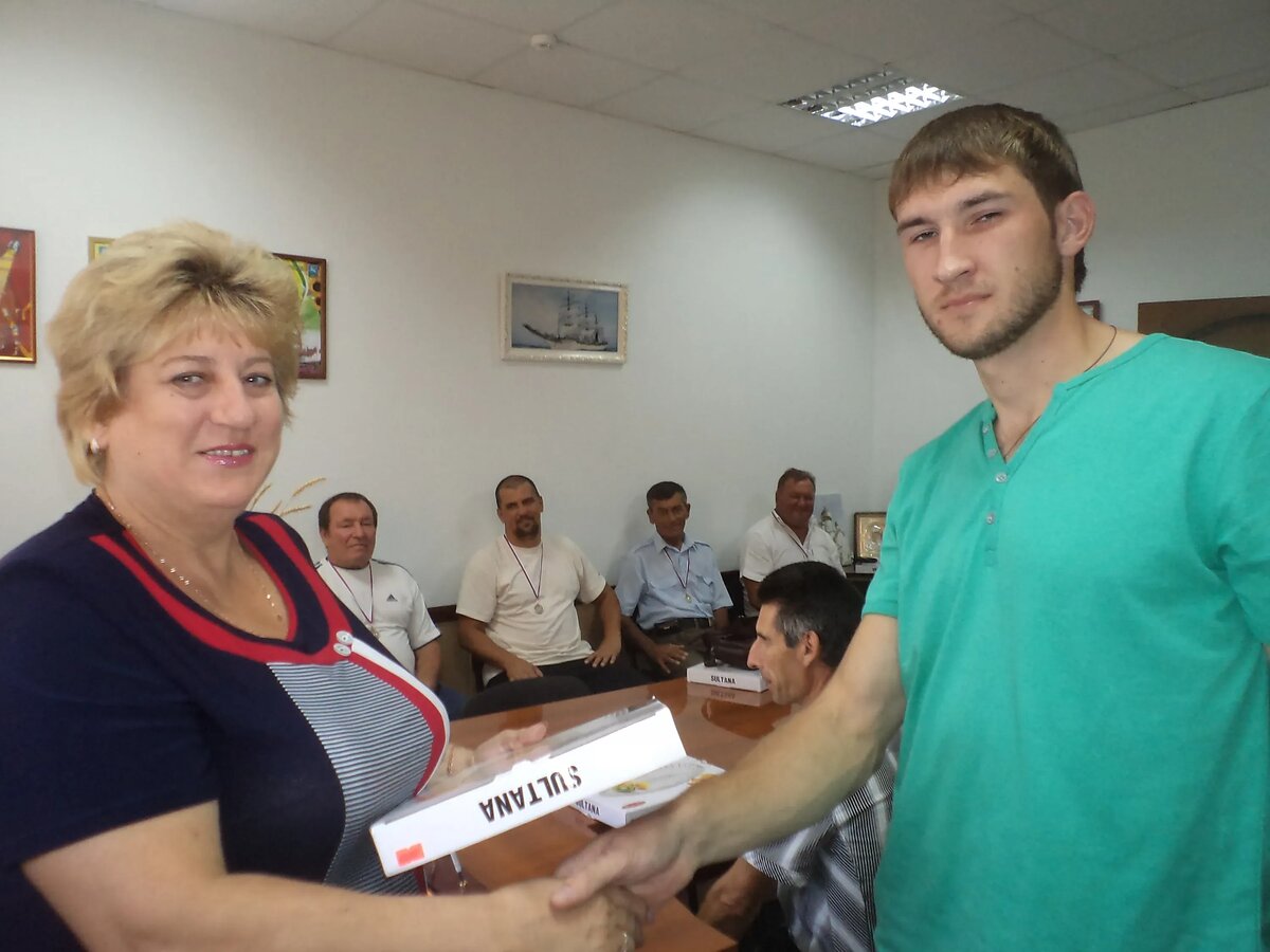 НазадВперед