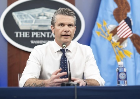    Демократы обвинили Хегсета в военных преступлениях и намерены объявить ему импичмент