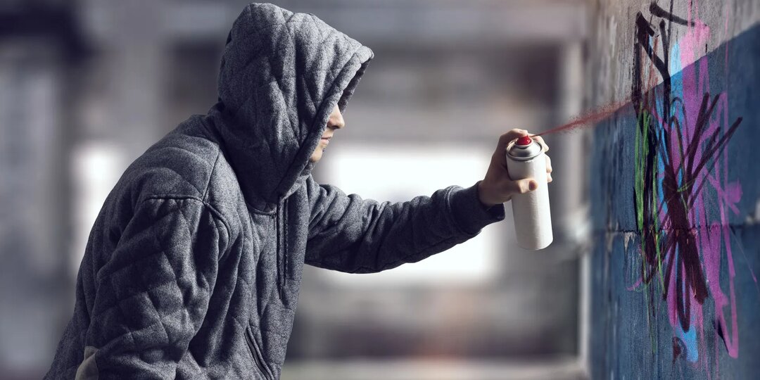 Подростковый вандализм: как пресечь и объяснить правила поведения ребёнку