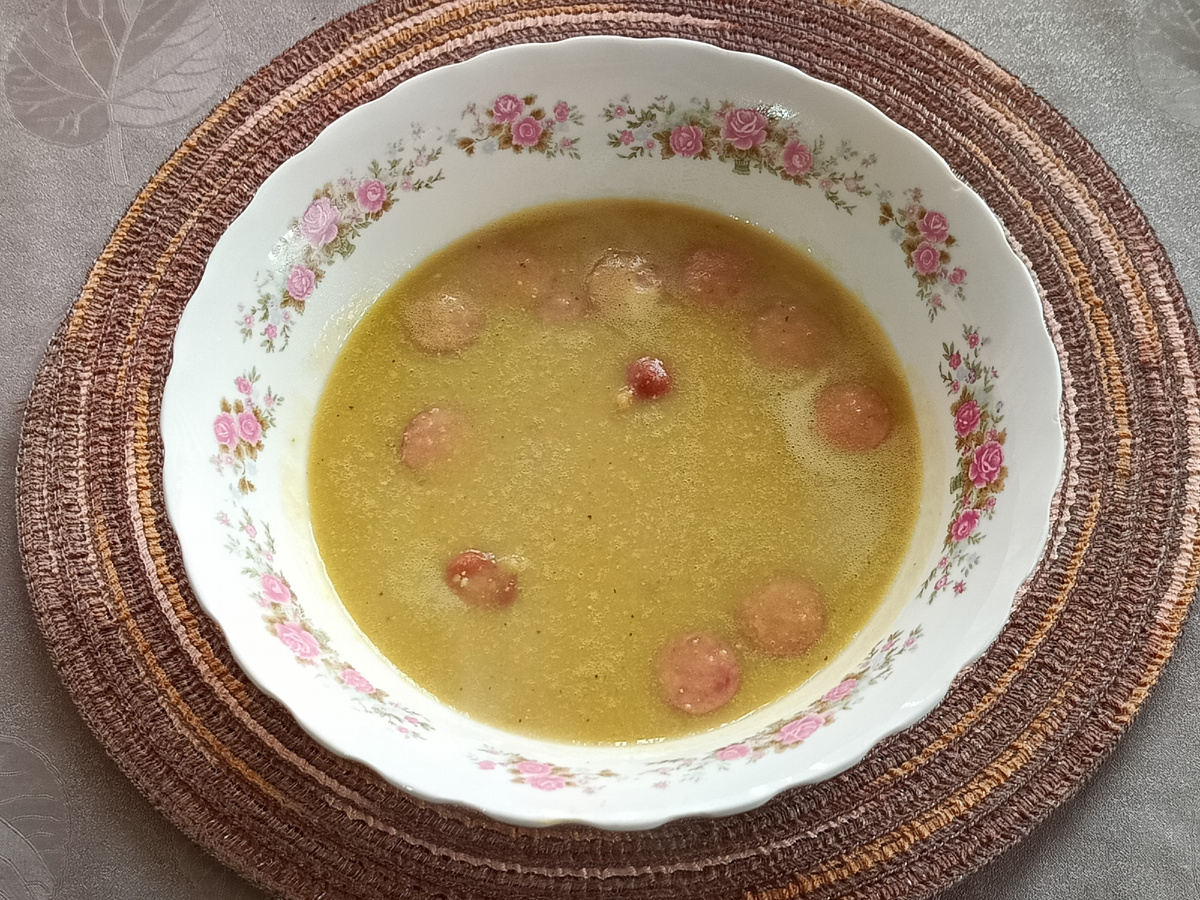 Мой обед, к супу-пюре любим сухарики.