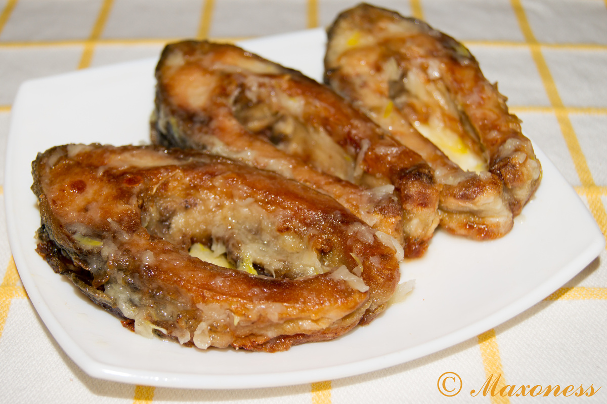 Жареный карп с соусом муждей. Молдавская кухня
