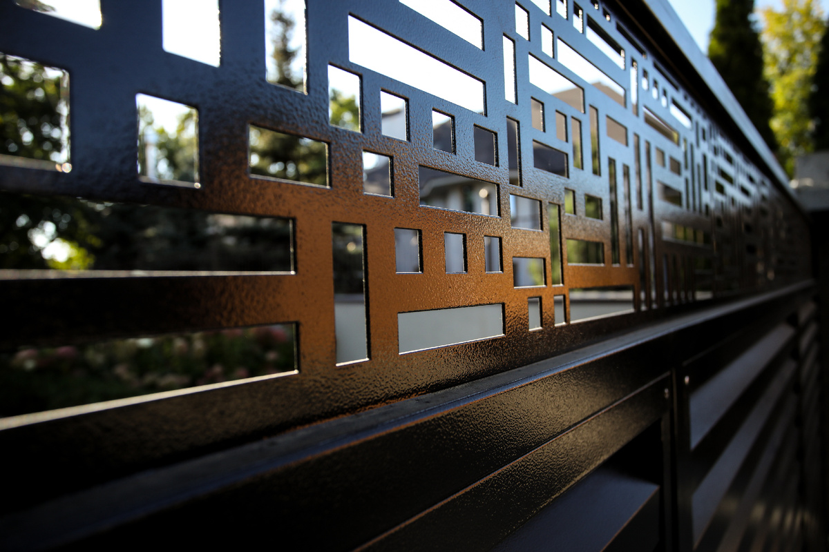 Лазерная резка на воротах