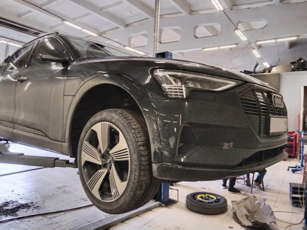 Audi E‑tron 55 Quattro центре ремонта пневмоподвески Аирматик Про