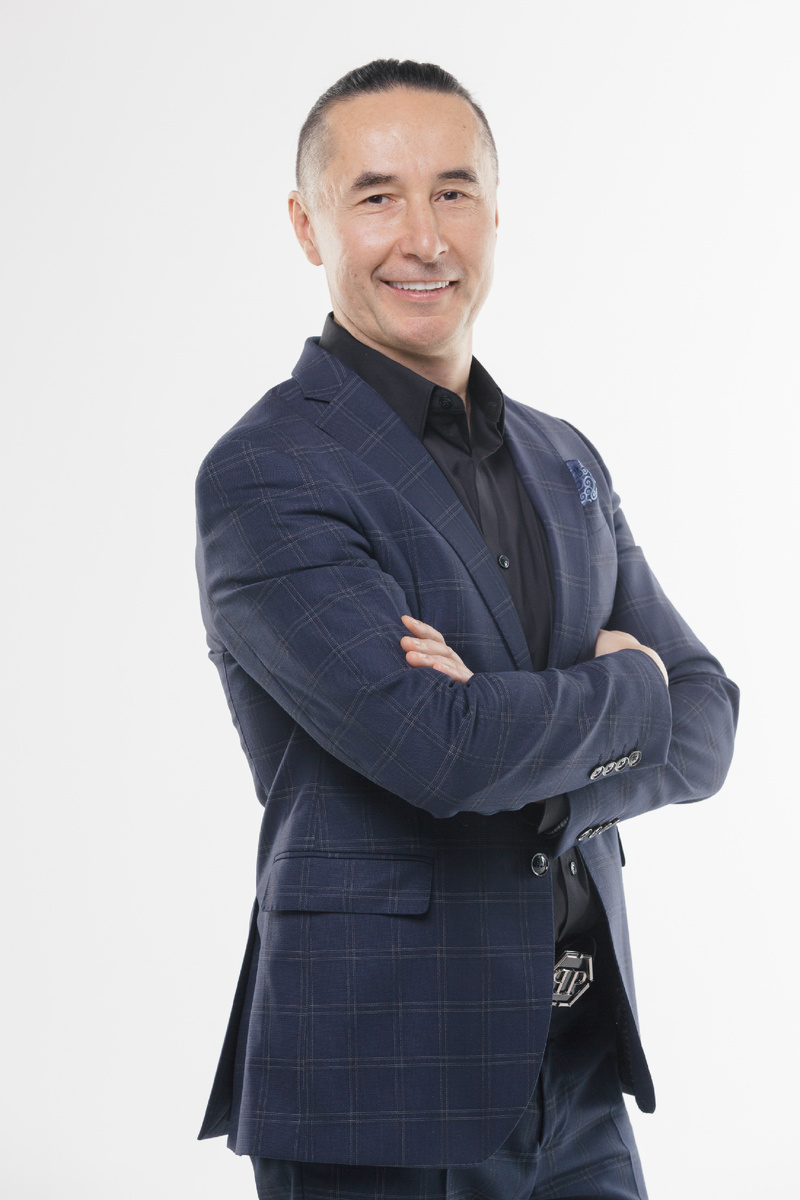 34 года бизнес-практики
Президент API (Ассоциации профессиональных интернет -предпринимателей
Действующий предприниматель
Бизнес-стратег
Эксперт в области наставничества
Помог 453 предпринимателю стать миллионером
Лектор Российского общества «Знание»
Общественный деятель и просветитель в области бизнес-образования
Основатель обучающего сообщества SunTeam International с 1998 года.
лицензии  на осуществление образовательной деятельности  Nº 16-10/5576 