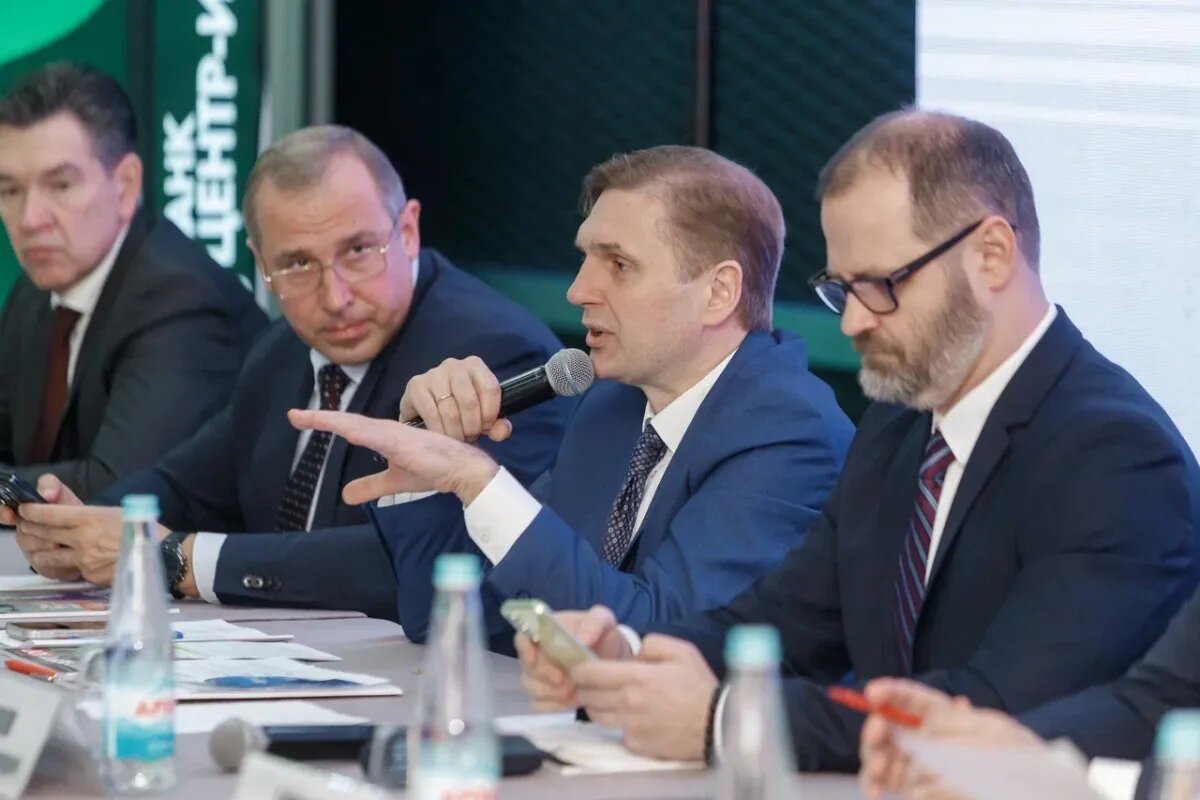 Алексей Господарев выделил три основных вектора развития региона: создание новых промышленных кластеров, поддержка МСБ и научно-техническоее развитие региона // Фото: Эксперт Юг