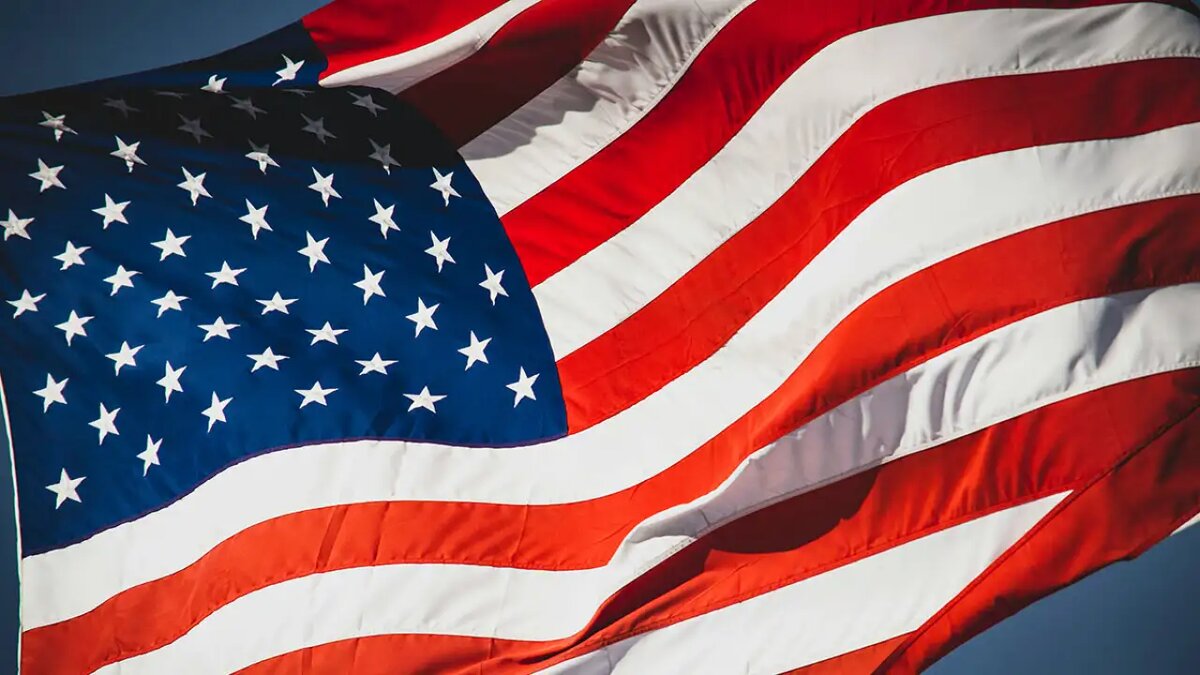    Государственный флаг США. © unsplash.com / Jon Sailer
