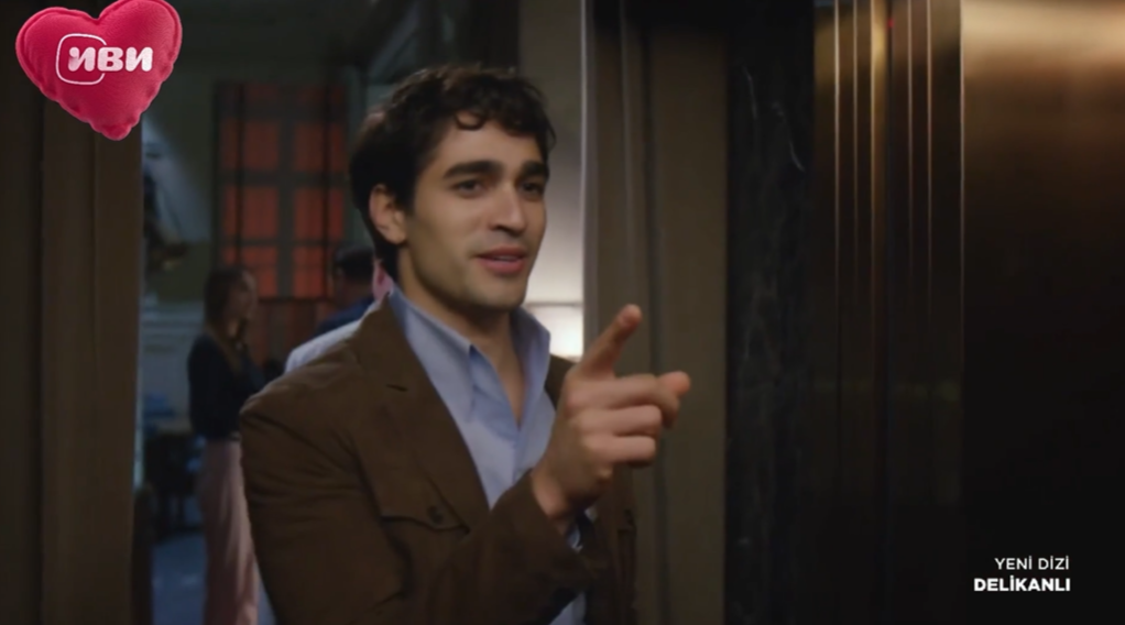 Кадр сериала. Ох уж эти ваши трансляции!