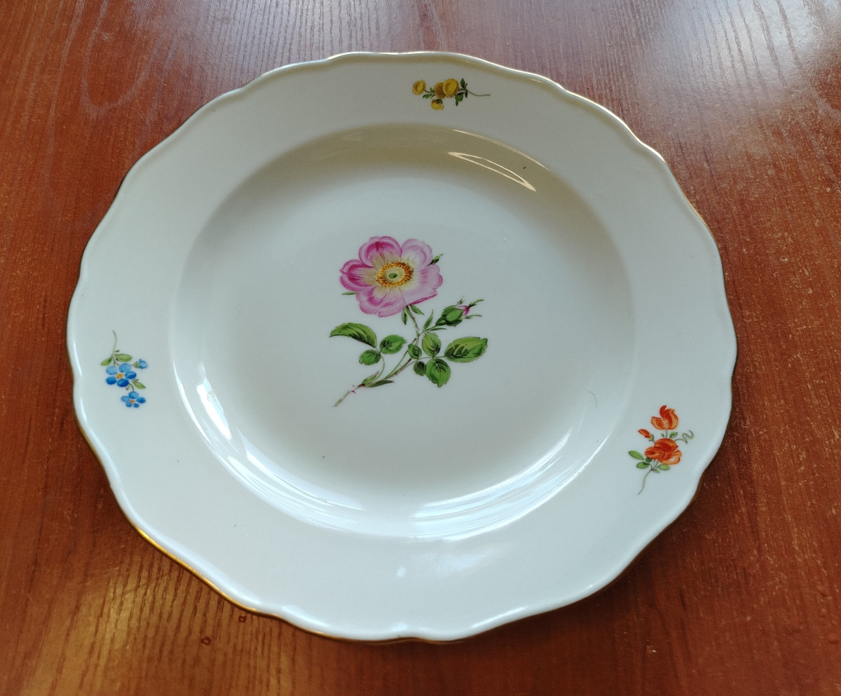 Тарелки под второе. 