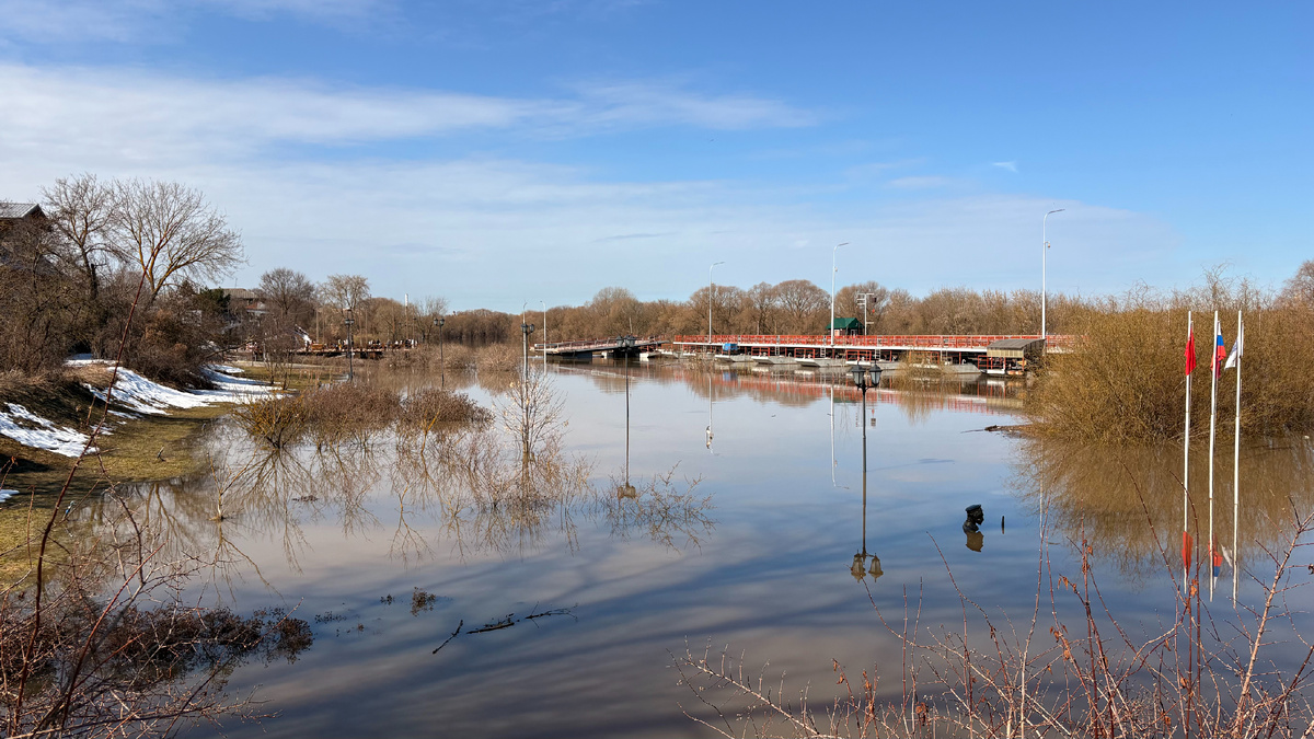 Справа внизу виден Водовоз