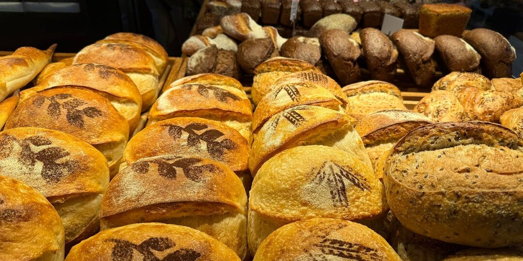 Почти 100 миллиардов рублей оставили покупатели в омских магазинах за первые два месяца этого года