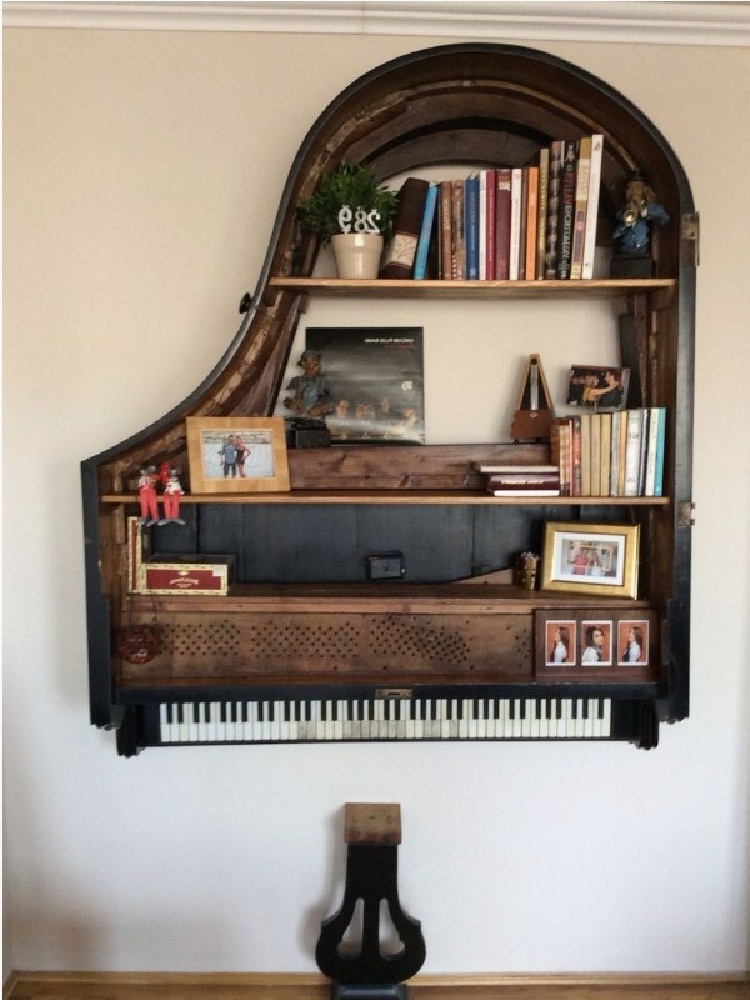 Рояль, который стал стеллажом.
