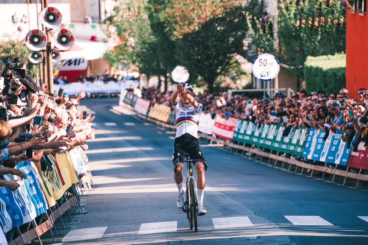    Лоренцо Финн на финише Джиро дель Бельведере — 2026
