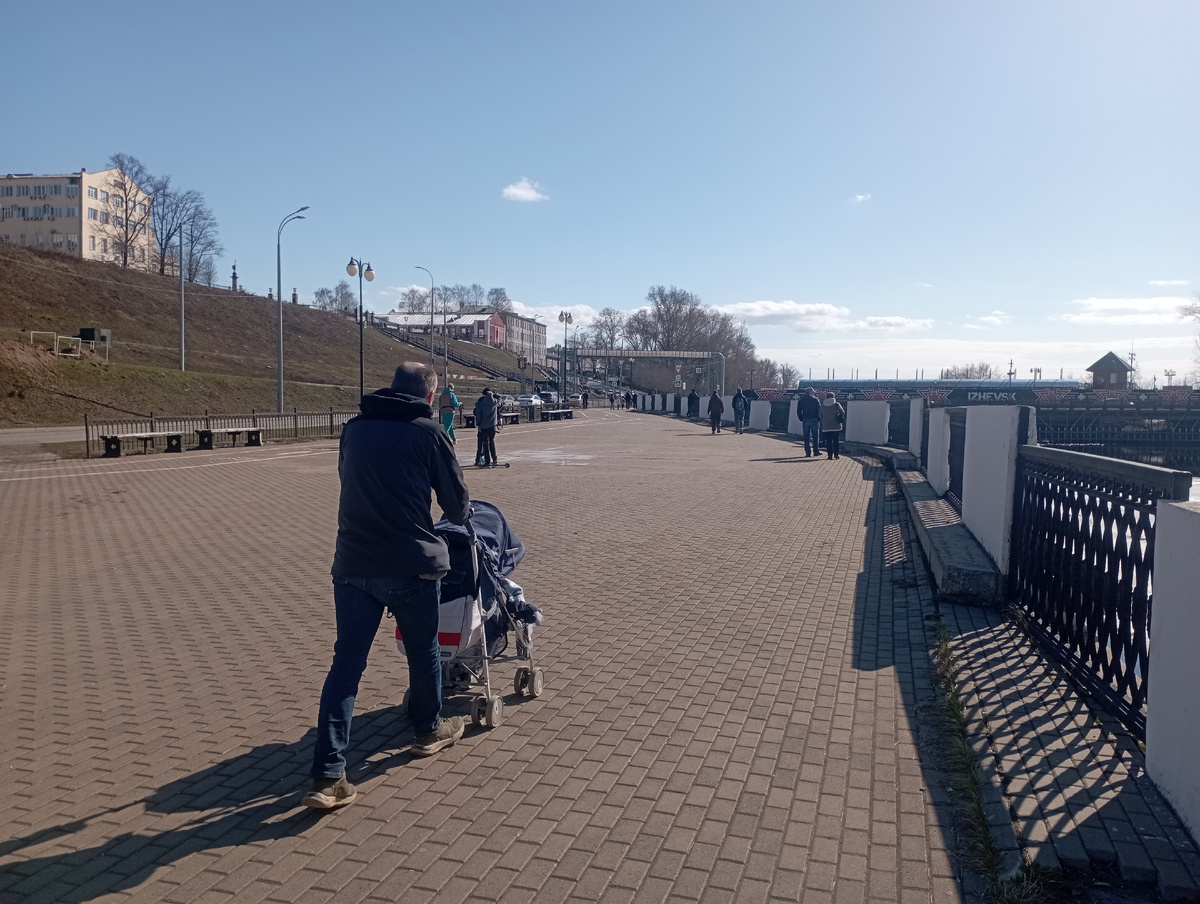 Идём в сторону плотины 