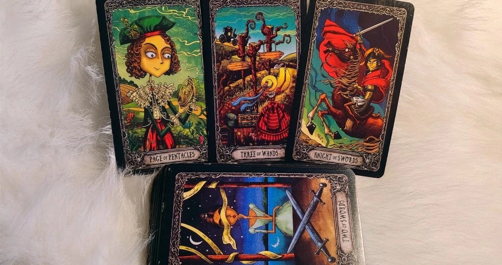 Я ему нравлюсь или он просто дружит? Короткий расклад из трех карт.