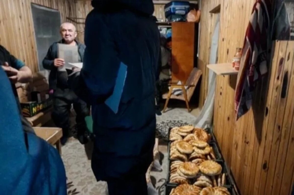    Лепёшки в тандыре в Новокузнецке выпекали иностранцы без документов