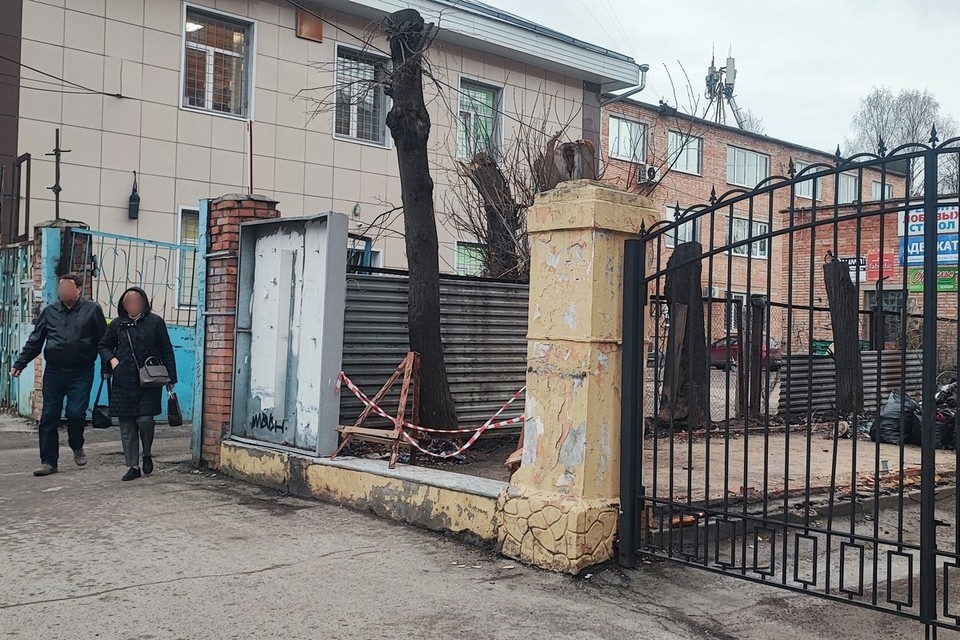    Здесь была одна из демонтированных недавно палаток на улице Дзержинского.