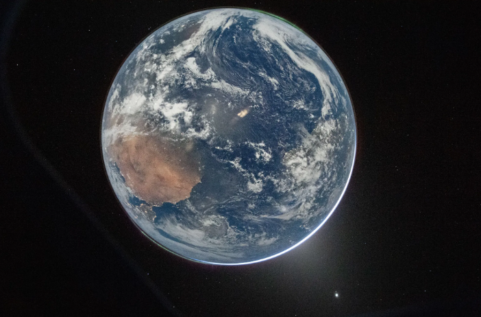    По­след­нее фото Земли было сде­ла­но в 1972 году во вре­мя мис­сии «Апол­лон-17»