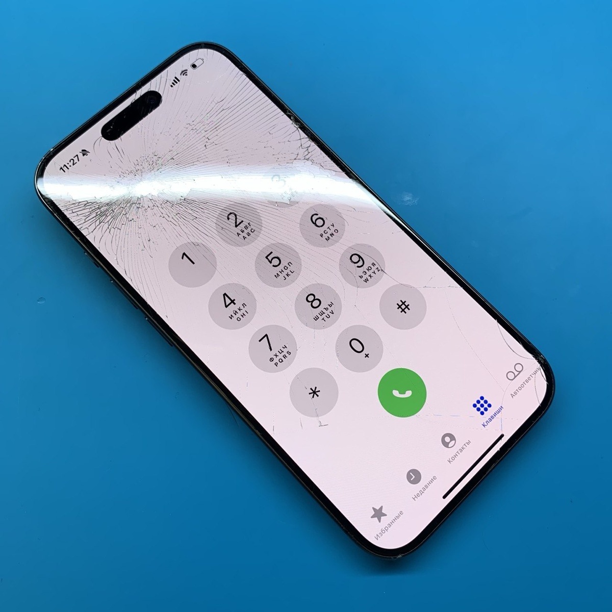 Битый iPhone 14 Pro Max (уронили телефон при выходе из машины)