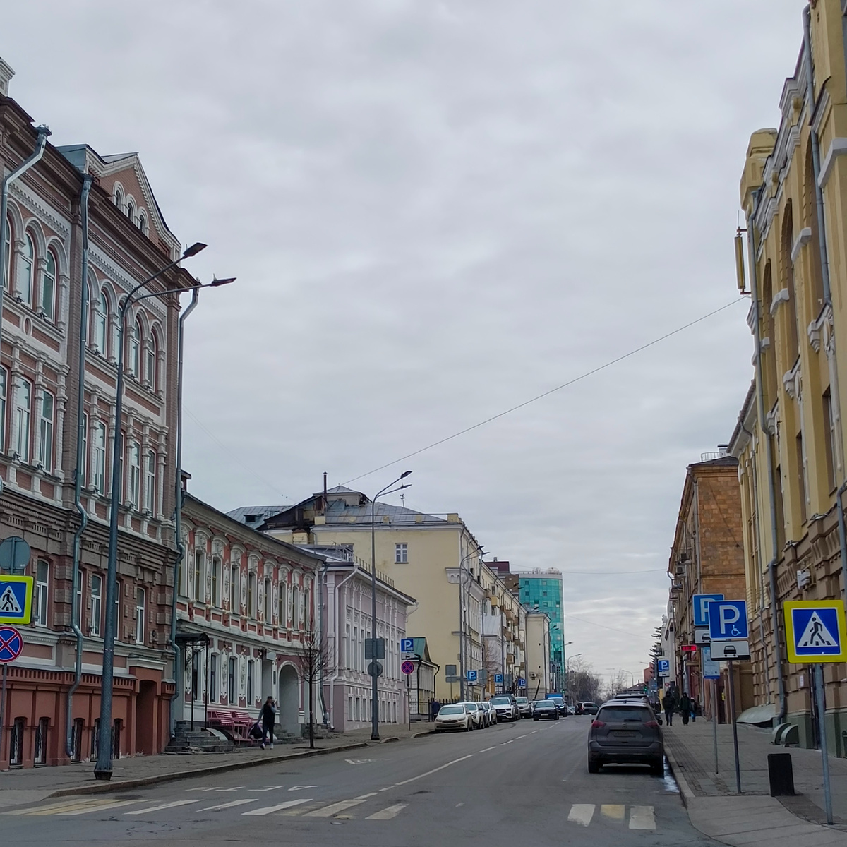 Вид на улицу Ульянова со стороны площади Минина