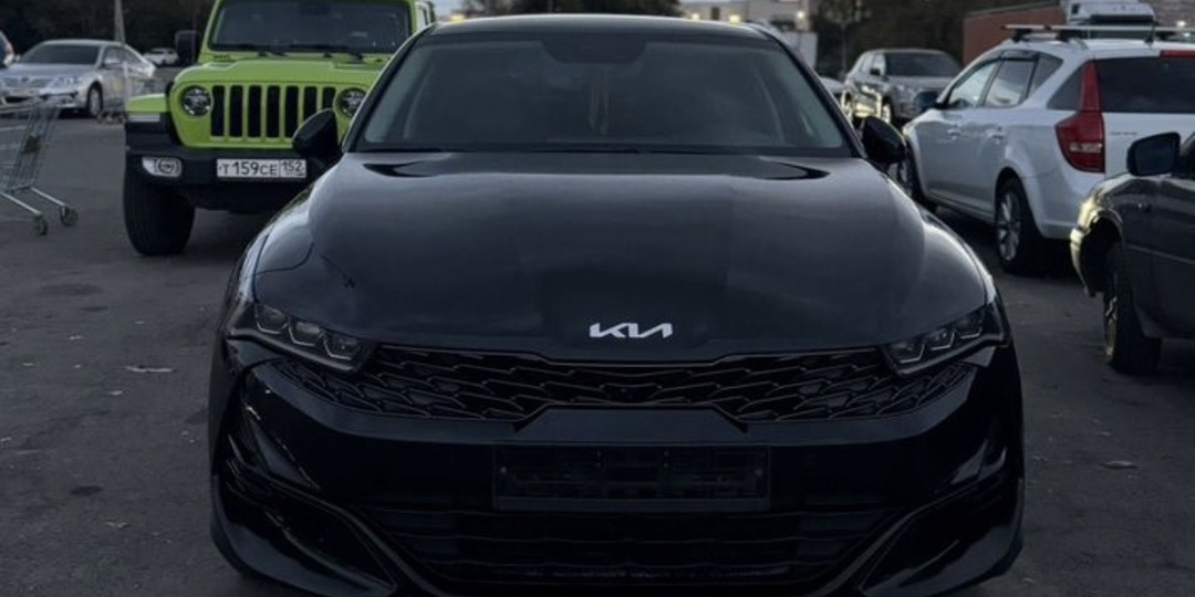 Сравнил Kia K5 и китайские кроссоверы: что выгоднее автолюбителям в 2026 году