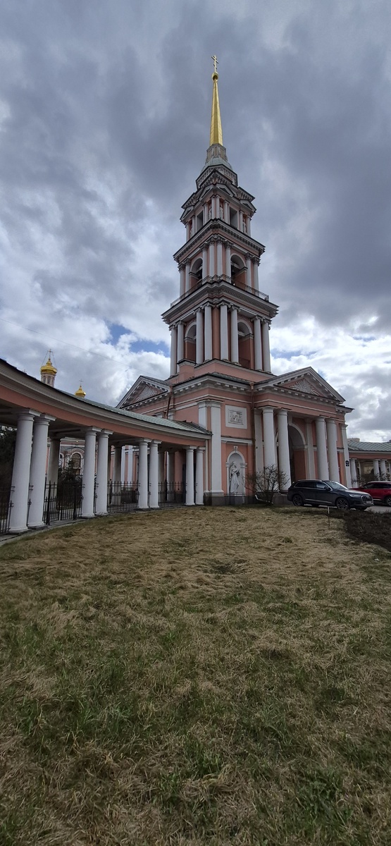 Очень красиво вчера храм выглядел. Как, впрочем, и всегда.