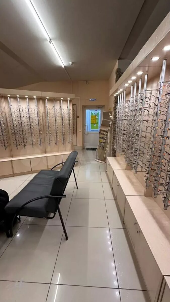    ТЦ "Чайка" находится на улице Юрина, 137А. Источник: avito.ru