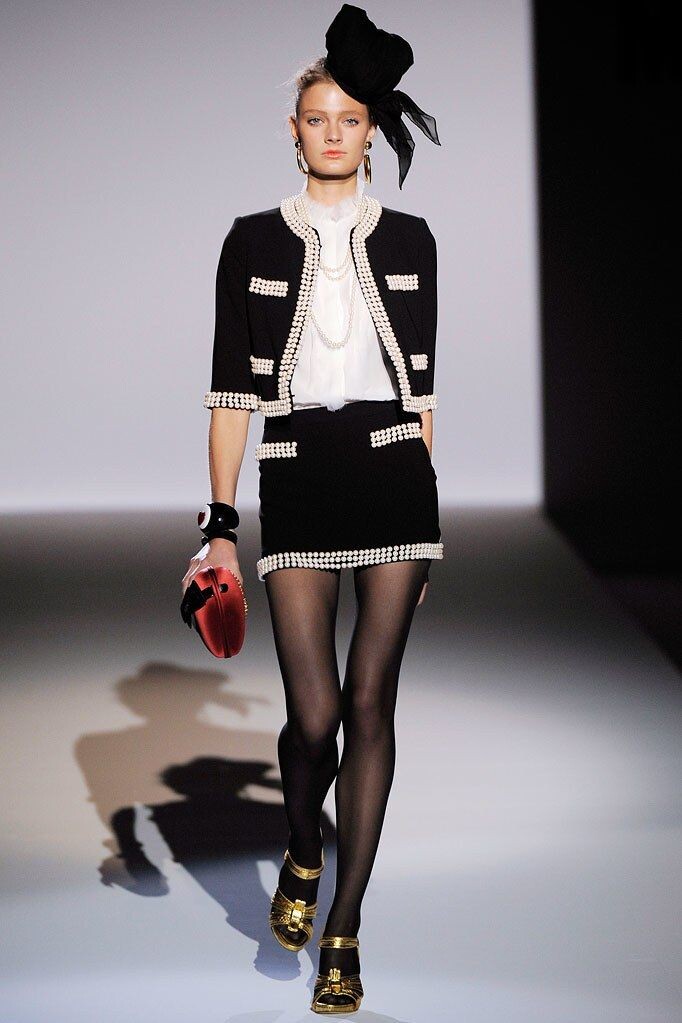 Moschino  весна 2010