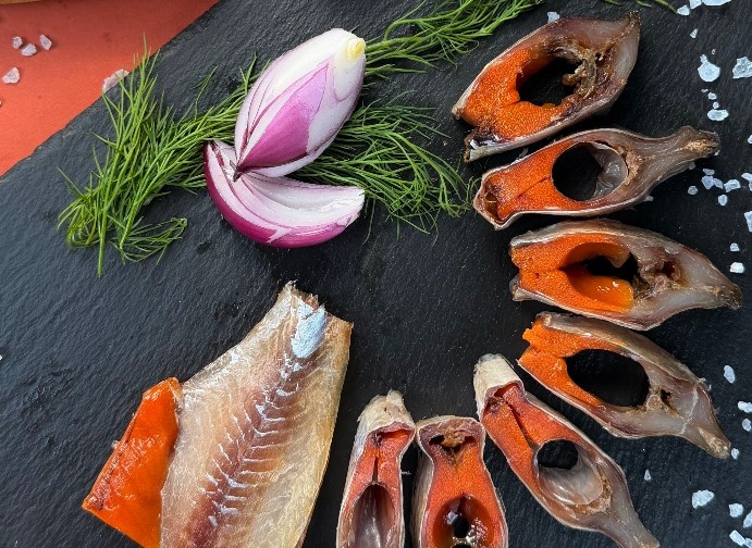 На фото рыба выглядела так, как я её помнила: крупная, плотная, с икрой.