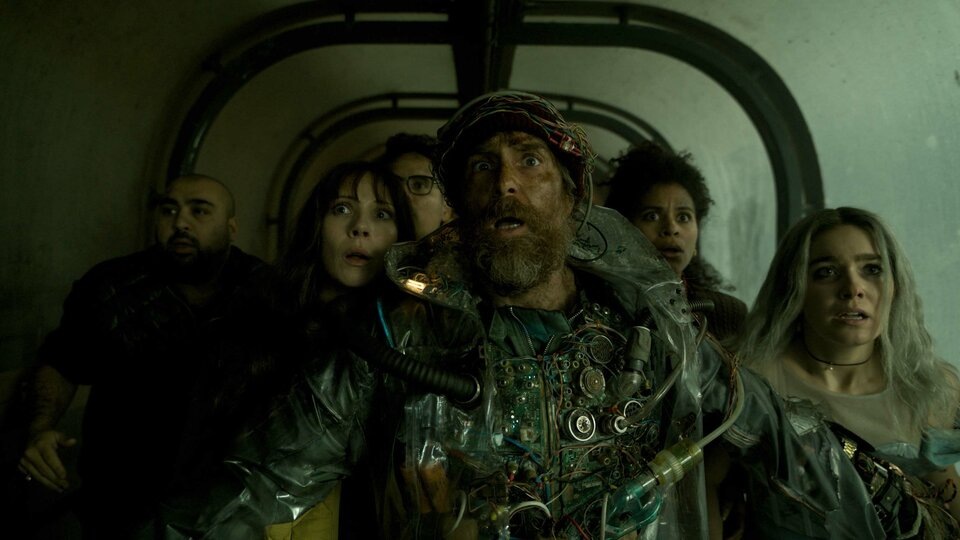 Сэм Рокуэлл (в центре), кадр из фильма. Источник: https://www.kinopoisk.ru/