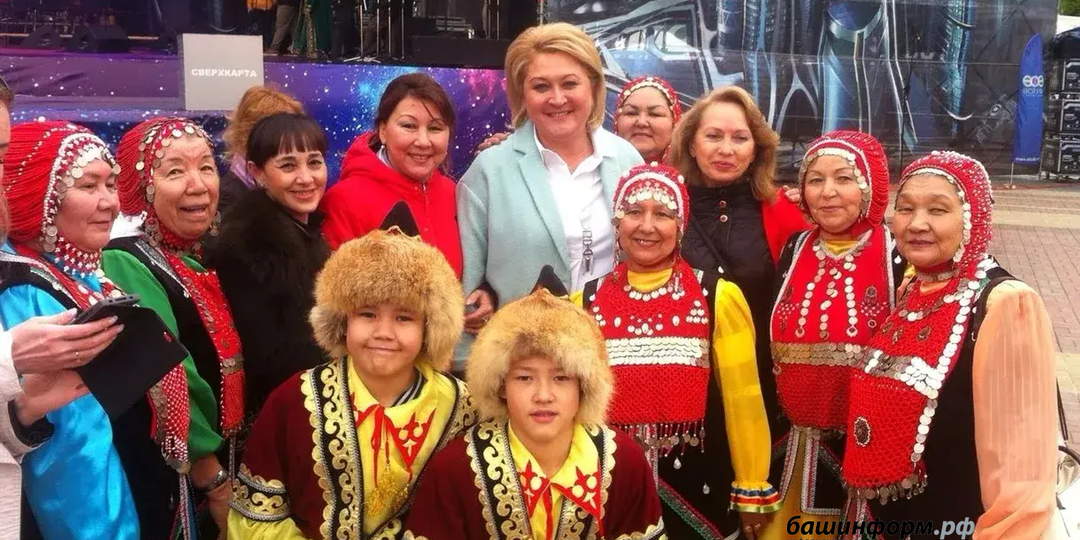 Новым брендом России стал Башкирский национальный костюм
