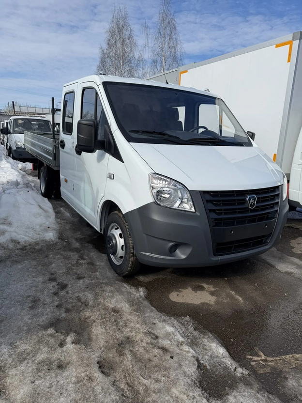    Дорожники Кировской области получили новую технику к началу сезона