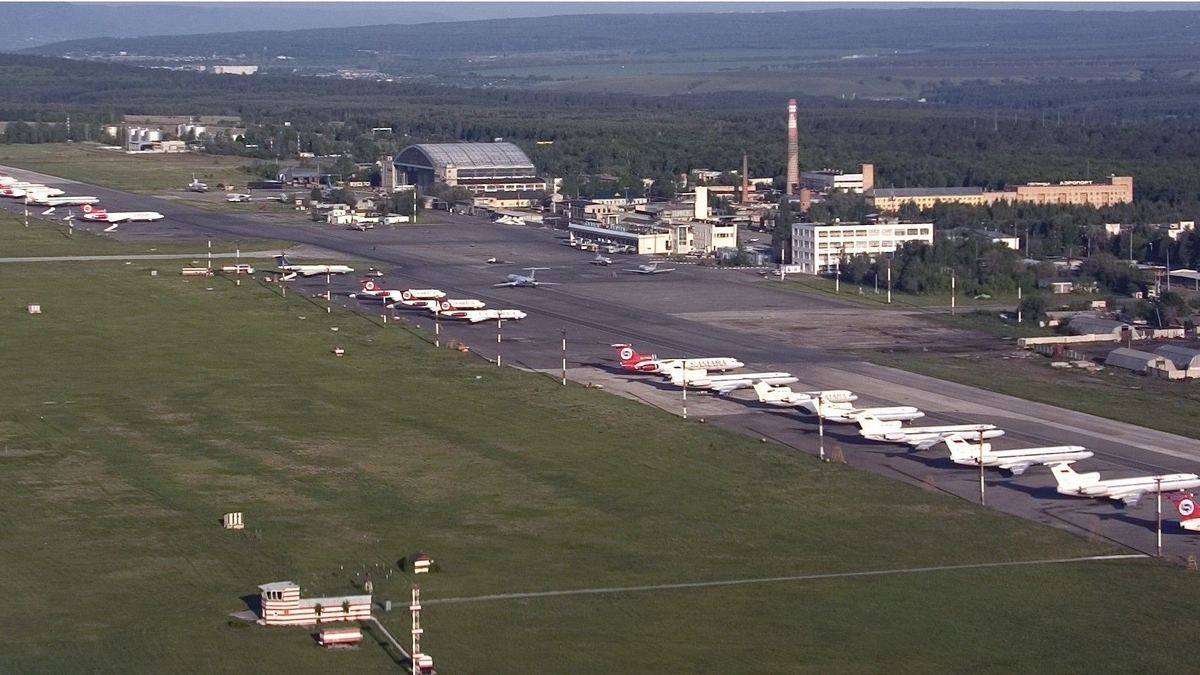 На фото: далеко не полный авиапарк ВС бывшей "Авиакомпании "Самара"