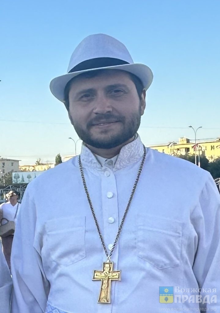 иерей Иоанн Стукалин, руководитель отдела по взаимоотношениям с обществом и СМИ Калачевской епархии📷    Пасхальная служба в храмах Волжского начнётся в одно время
