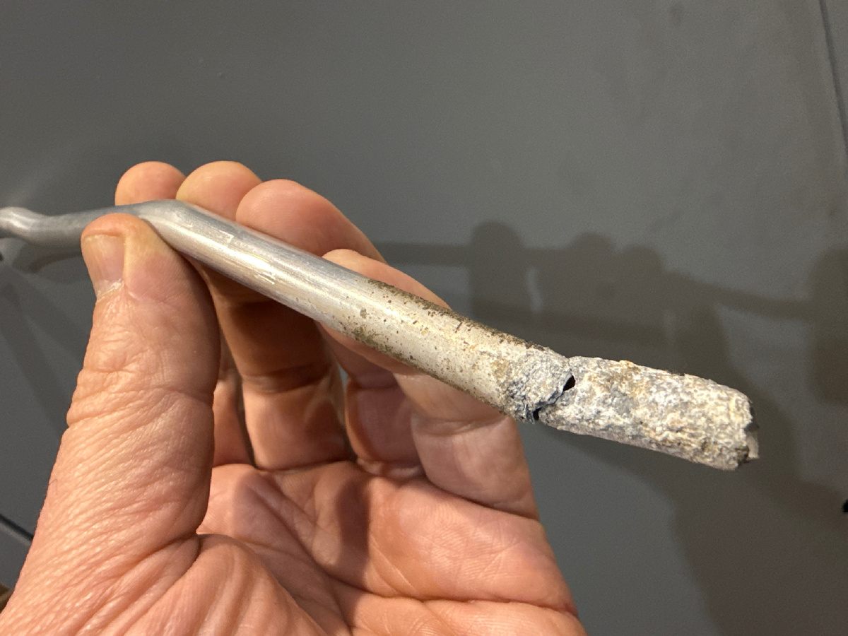 Электрохимическая коррозия трубки кондиционера Renault Duster